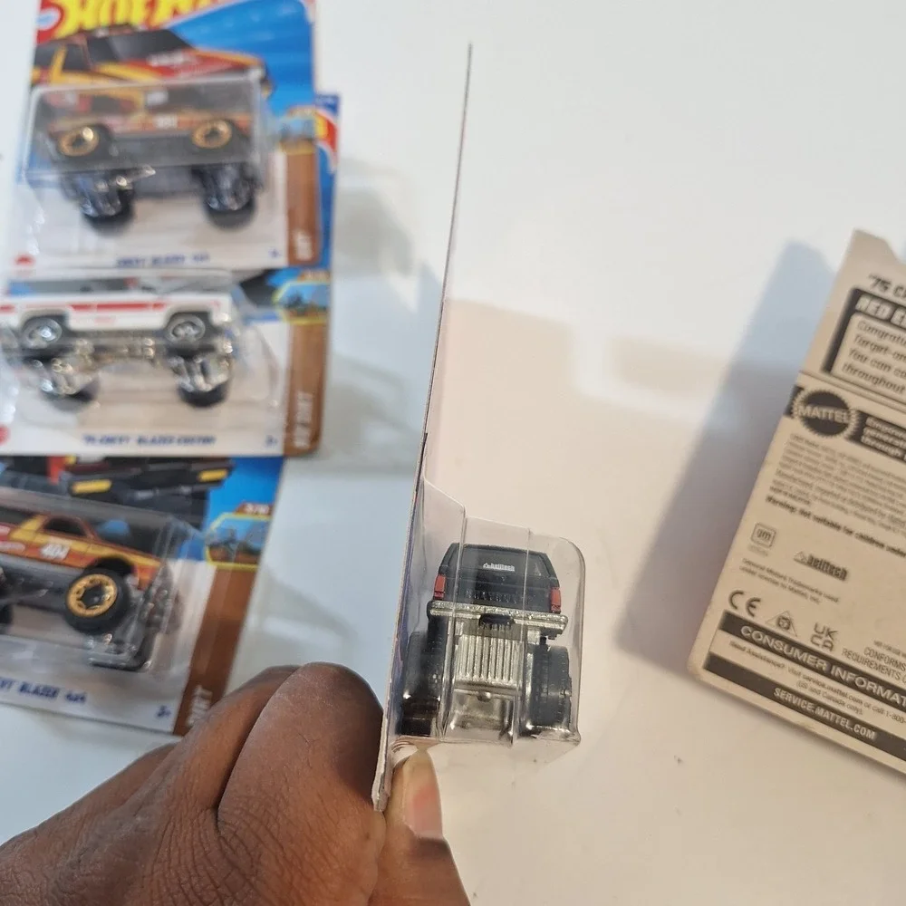Hot Wheels Chevy Blazer Custom & 4×4 Red Edition/ Tubular Trucks 5 Trucks‎